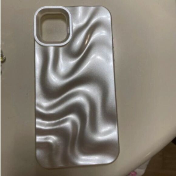 iPhoneβ16 - Cloud 9 Glossy Pearl iPhone Case β¨ - Picture 4 of 4